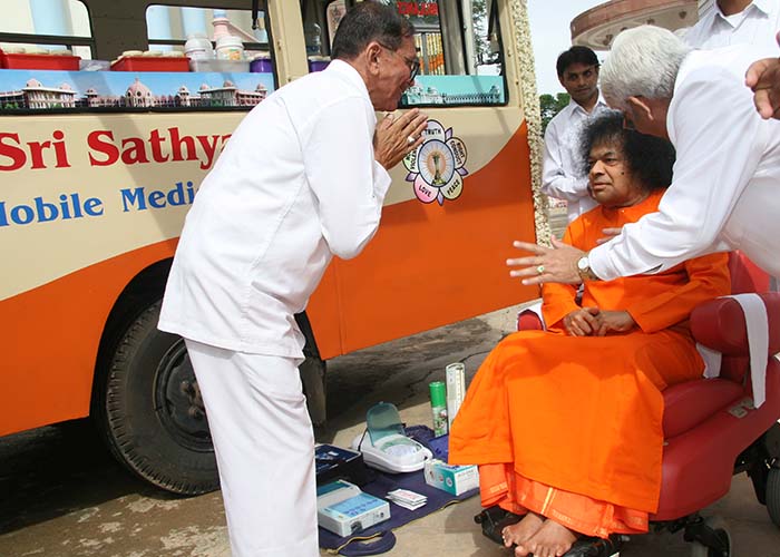 Sri Sathya Sai Baba blessing medical van instruments  Maharashtra and Goa,Dharmakshetra